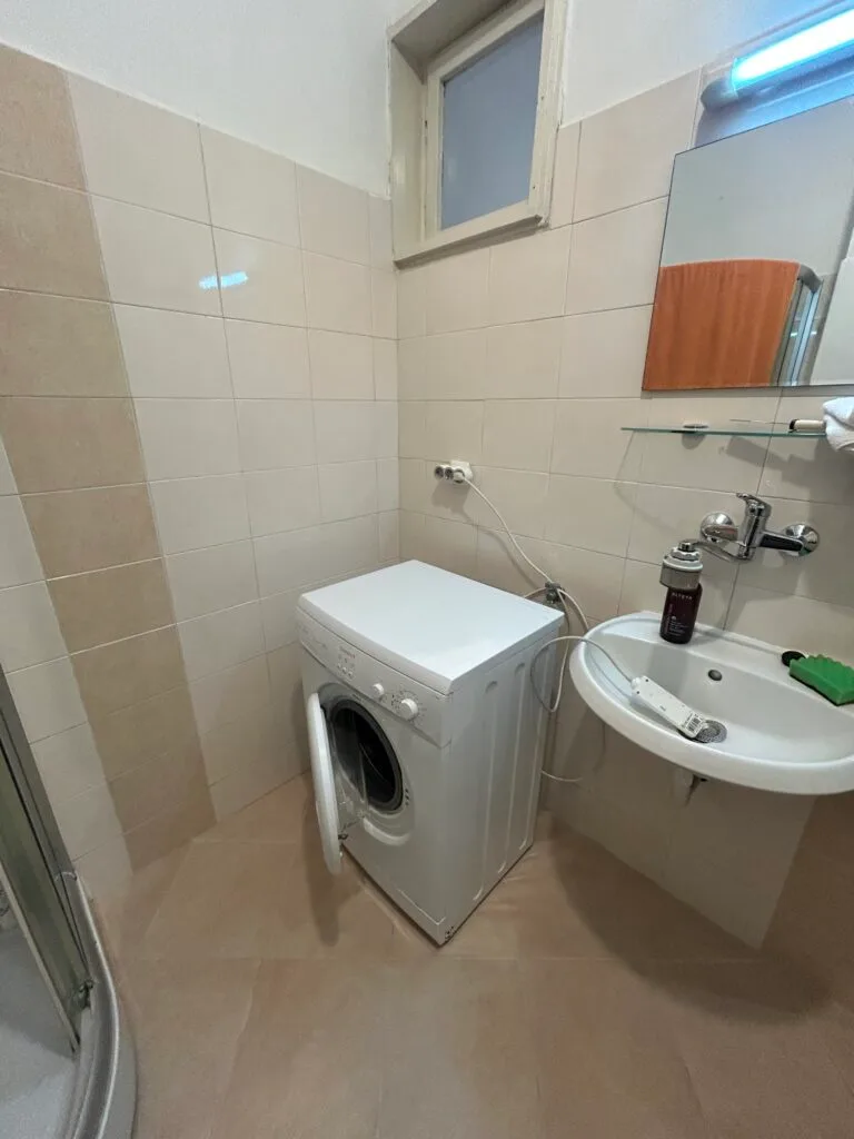 Стара пералня преди демонтаж и извозване за рециклиране – Манастирски ливади, София